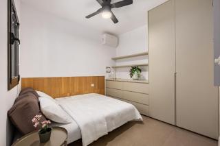 Luxury Beachside 3BR with Balcony - 2