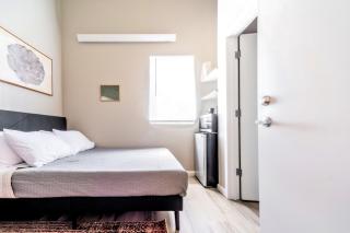 Cozy Micro Suite Unit 5 Sleeps 2 Minutes to Downtown - 2