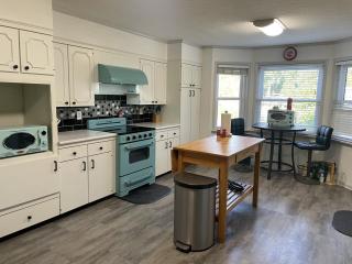 Pilot's Cove Lake House - 5