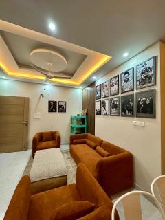 The Retro Retreat - 5