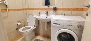 Nice Studio with FREE Parking - 1