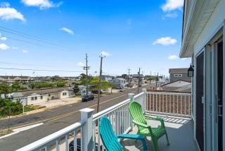 3 Bedroom 2 and half Baths 2 blocks to beach and boardwalk 8 beach badges - 9