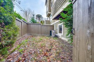 2 Mi to Lumen Field and World Cup! Seattle Townhome - 8