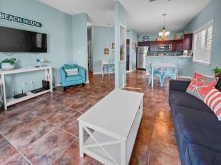 1BR Quaint First Floor 3 min Walk to beach - 1