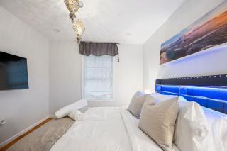 Charming Boston Retreat 3BR Parking Perfect for Families & Groups - 2