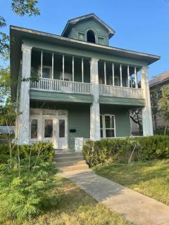 Riverwalk Pearl Zoo Museums Pool 5 BR 4 full and 1 half Baths - 3