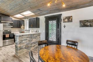 1 Mi to Main St Eats! Single-Level Red Bluff Home - 2