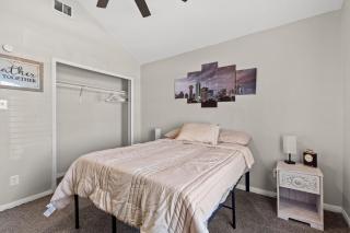 Cozy SA Retreat • Fire Pit + Roku TV - 5