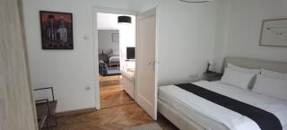 Two Bedroom Central Apartment with Parking - 4