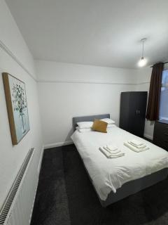 Tranquil 3BD in Croydon - 7