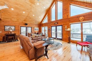 Knotty Pine Chalet - 7