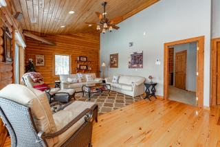 Knotty Pine Chalet - 4