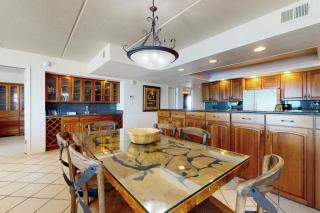 3BR Corner Condo with View and Luxe Amenities - 6