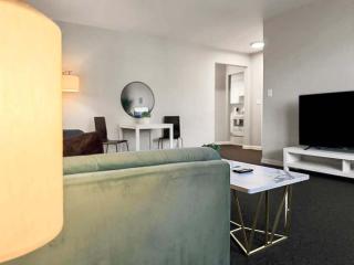 Cozy 1BR Apt Near Dining & Shops - Kimball C2 - 3