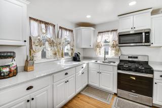 2 Mi to Naval Base Walkable Norfolk Retreat - 9