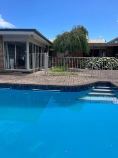 Relaxing Oasis for Families- Pool& Lush Yard - Moorabbin - 9