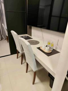 The Place To Be with Balcony and Kitchen Mandaluyong - 4