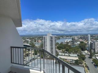 Stunning Sea-View Apartment, Prime Location - 4