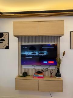 The vibe house - where good energy lives - 1