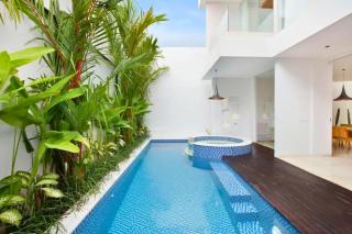 Heleina Elegant 3 BR Royal Private Pool Villa With Jacuzzi - 0
