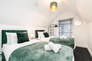 Spacious 5Bed 2Bath House with driveway and garden - 5