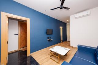 THE CONTINENTAL INN & SUITES - 1