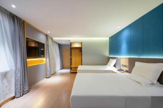 Green Tree Inn Urumqi San'gong Metro Station Exit - 3