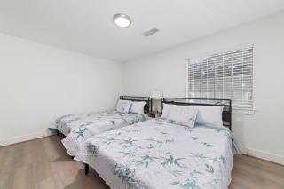 Pickleball-Basketball Oasis-Pool & Spacious Home - 4