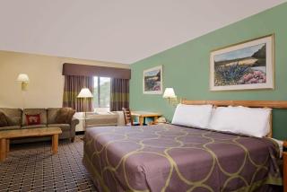 Super 8 by Wyndham Cloquet - 1