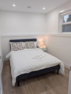 Modern 2BR Suite Steps to SkyTrain - 8