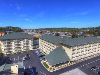 Comfort Inn & Suites at Dollywood Lane - Pigeon Forge - 8