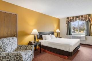 Econo Lodge Whitehall near Michigan's Adventure - 2