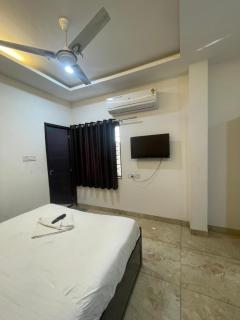 Hotel shree shiv - 1