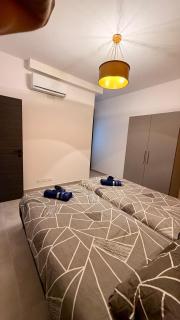 Golden Luxe Apartments - 2