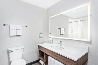 Holiday Inn Express Hotel & Suites Chicago-Algonquin by IHG - 1