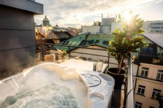 Luxurious 3-Bedroom Apartment in Central Prague - 7