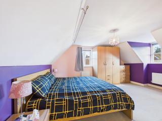 Ebley Canalside Townhouse convenient for Cheltenham Races - 1