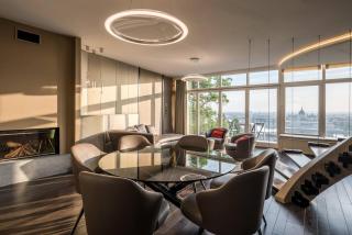 Luxurious 4-Bedroom Apartment in Budapests Castle District - 1