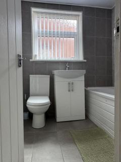Homely 3 bedroom House in Liverpool - 4