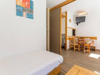 Studio rénové lumineux • Centre • Balcon • Parking • Pied des pistes - FR-1-181-2461 - 4