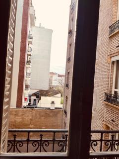 Typical Parisian Flat, close to metro & Bois - 2