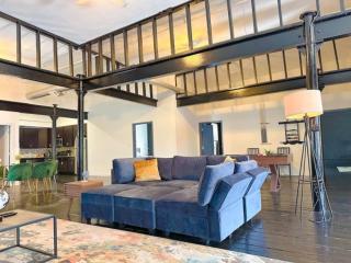 Luxury 5BR South Loop, McCormick Place, Pool Table 2010 South Wabash Ave - 4R - 1