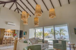 Maya Alux Beach House - 6BR Beachfront, Pool & Gym - 6