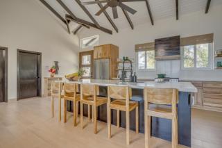 Maya Alux Beach House - 6BR Beachfront, Pool & Gym - 1