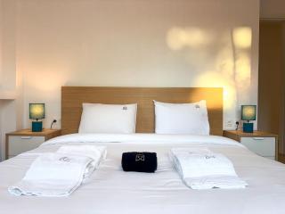 Bright & Airy Flat in Voula Center - 5