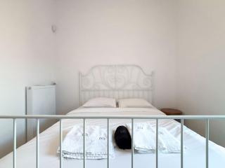 Bright & Airy Flat in Voula Center - 3