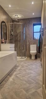 Stunning Fir Tree Corner 3 bedroom detached Executive house ideal wedding guest family home with free drive way CCTV parking for 2 vehicles or LWB Van M5 1 mile away dogs welcome by prior arrangement - 8