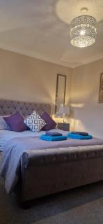 Stunning Fir Tree Corner 3 bedroom detached Executive house ideal wedding guest family home with free drive way CCTV parking for 2 vehicles or LWB Van M5 1 mile away dogs welcome by prior arrangement - 8