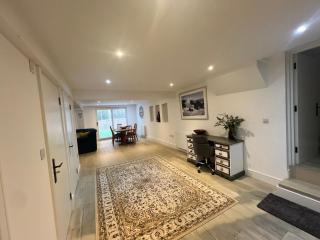 Private Guest House with full kitchen living room and utility room Completely Separate from the Main House - 5