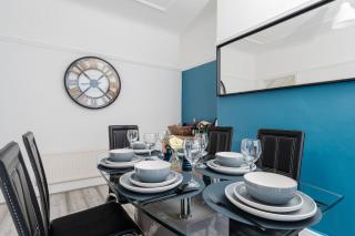 Spacious 3BR Sleeps 8 Ideal for Contractors or Large groups - 9